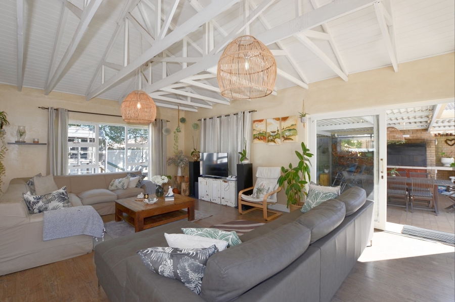 5 Bedroom Property for Sale in Welgelegen 2 Western Cape